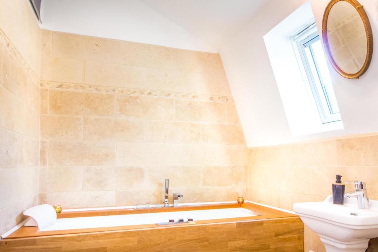 Jacuzzi - La Petite Romantique - Flobnb 拉昂 外观 照片