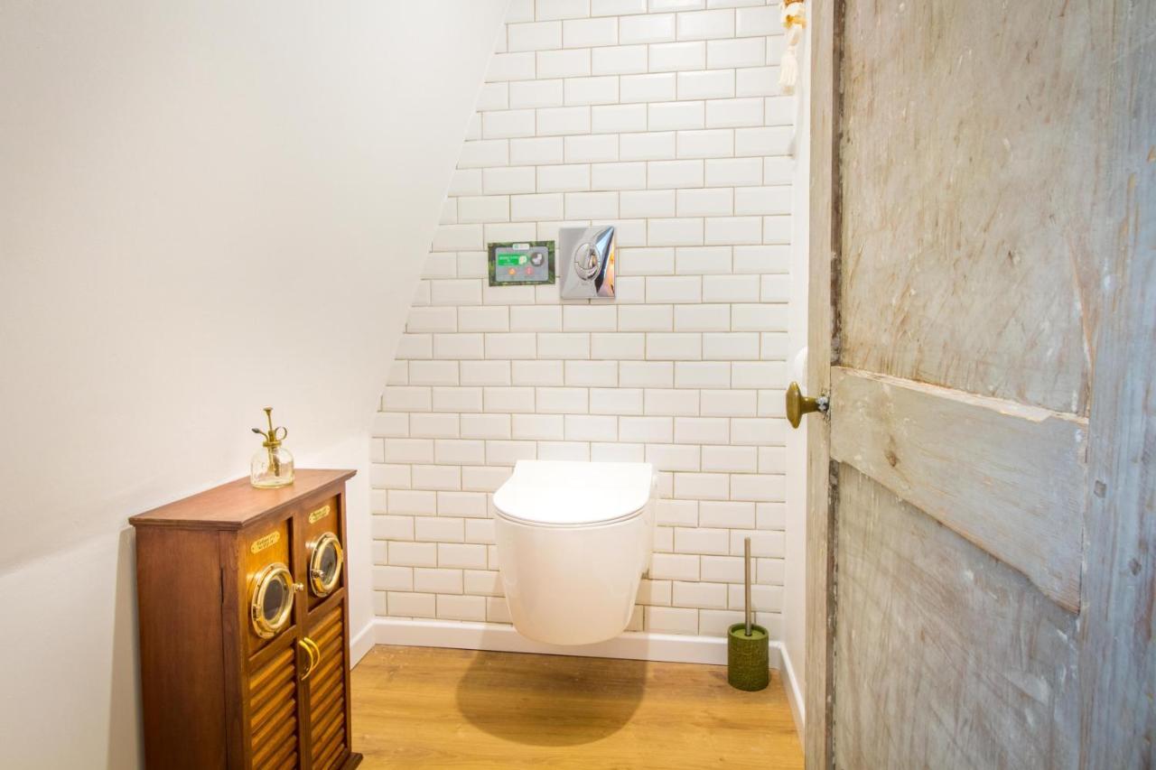 Jacuzzi - La Petite Romantique - Flobnb 拉昂 外观 照片